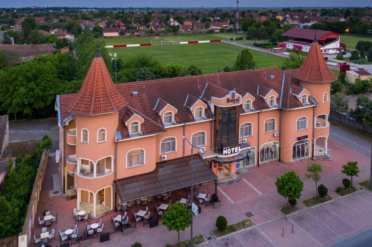 Garni Hotel Royal Crown ซูโบติกา ภายนอก รูปภาพ