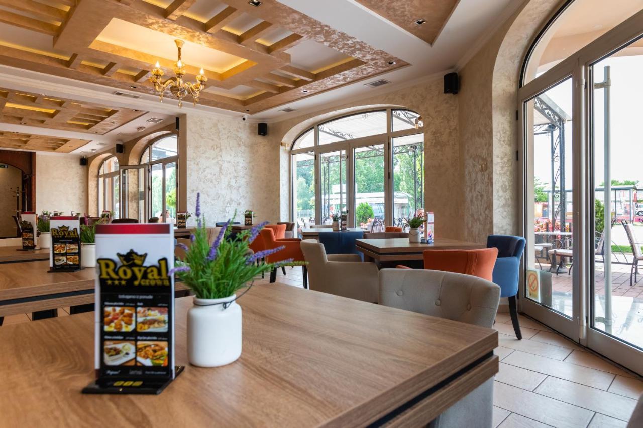 Garni Hotel Royal Crown ซูโบติกา ภายนอก รูปภาพ