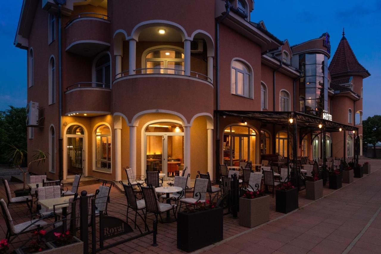 Garni Hotel Royal Crown ซูโบติกา ภายนอก รูปภาพ