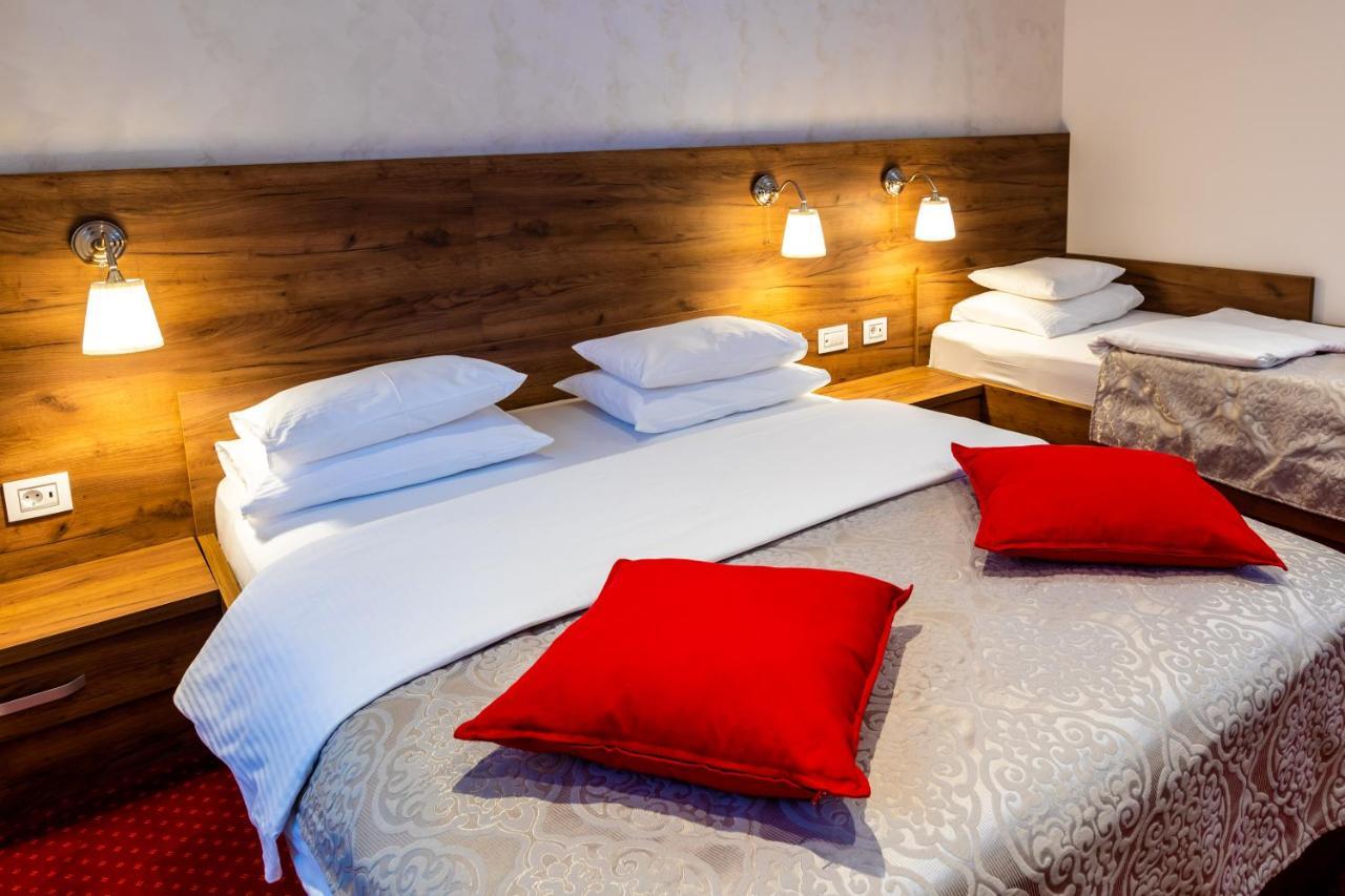 Garni Hotel Royal Crown ซูโบติกา ภายนอก รูปภาพ