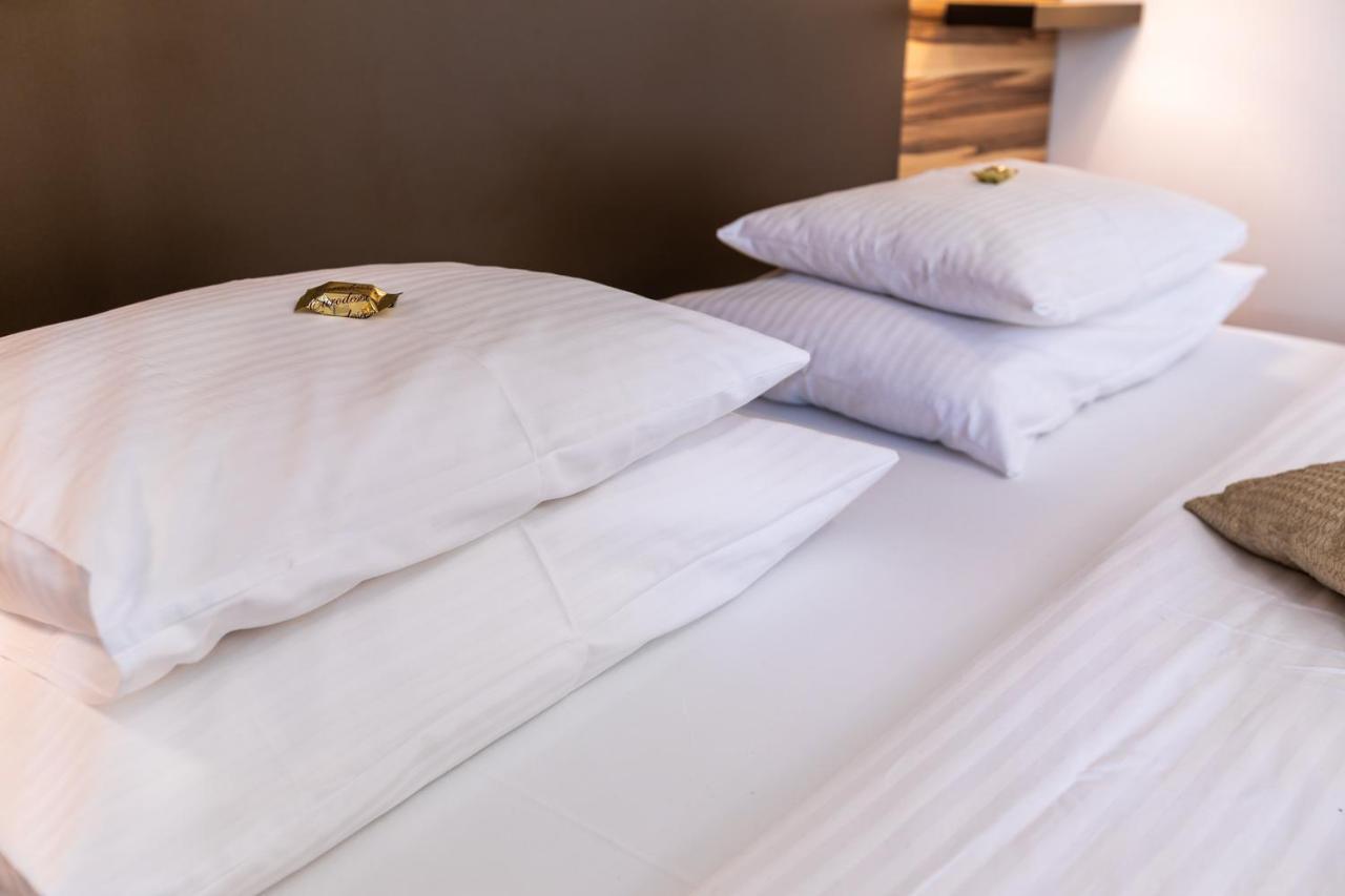 Garni Hotel Royal Crown ซูโบติกา ภายนอก รูปภาพ
