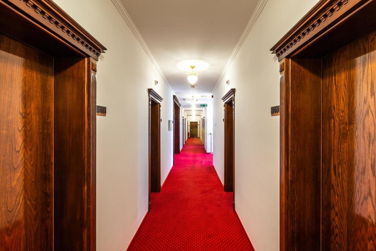 Garni Hotel Royal Crown ซูโบติกา ภายนอก รูปภาพ