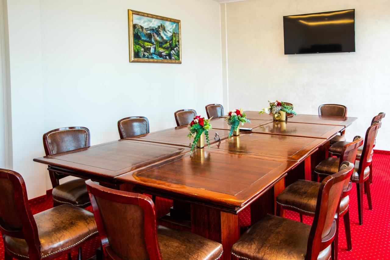 Garni Hotel Royal Crown ซูโบติกา ภายนอก รูปภาพ
