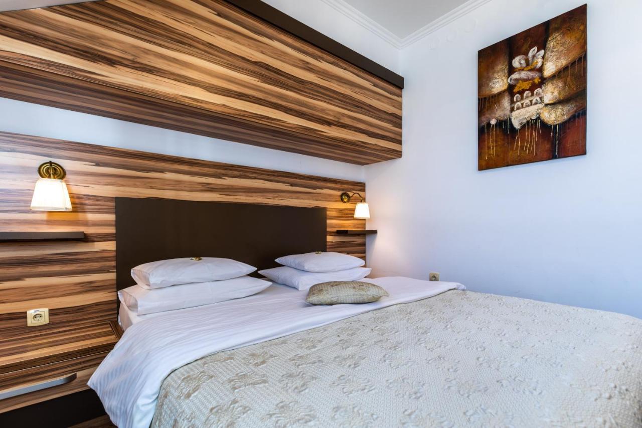 Garni Hotel Royal Crown ซูโบติกา ภายนอก รูปภาพ