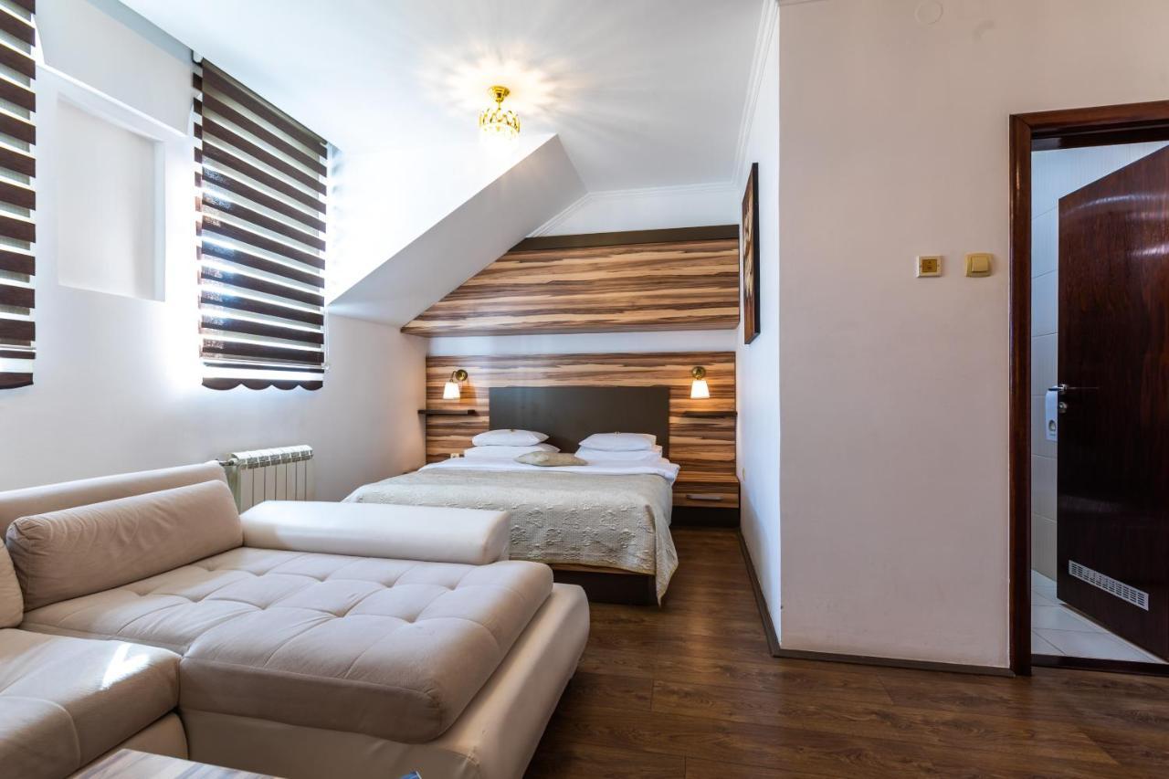 Garni Hotel Royal Crown ซูโบติกา ภายนอก รูปภาพ