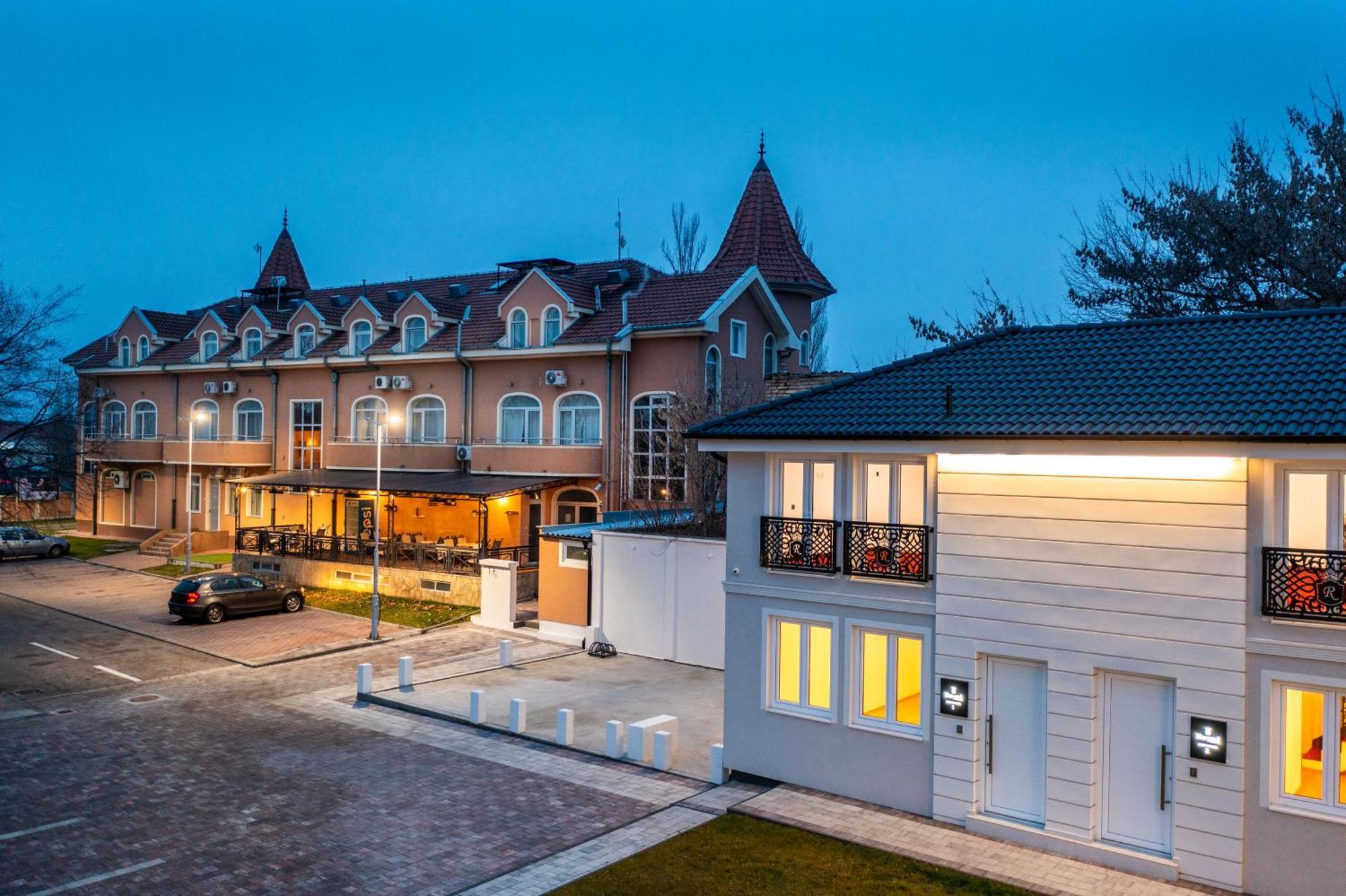 Garni Hotel Royal Crown ซูโบติกา ภายนอก รูปภาพ